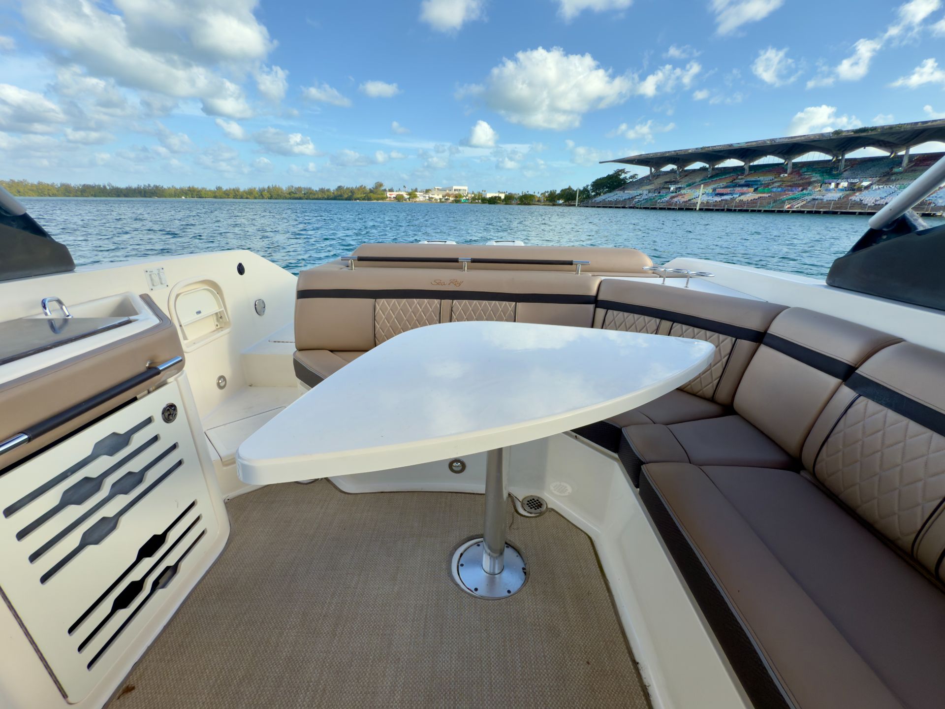 Yacht Photo 25